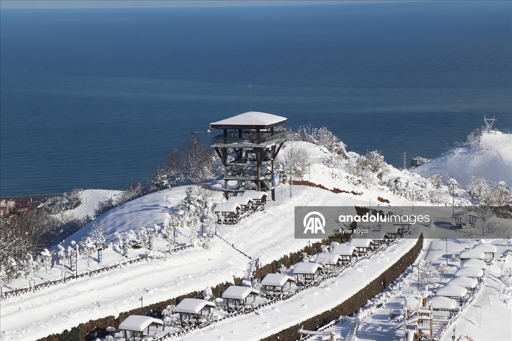 Rize'de kar etkili oldu