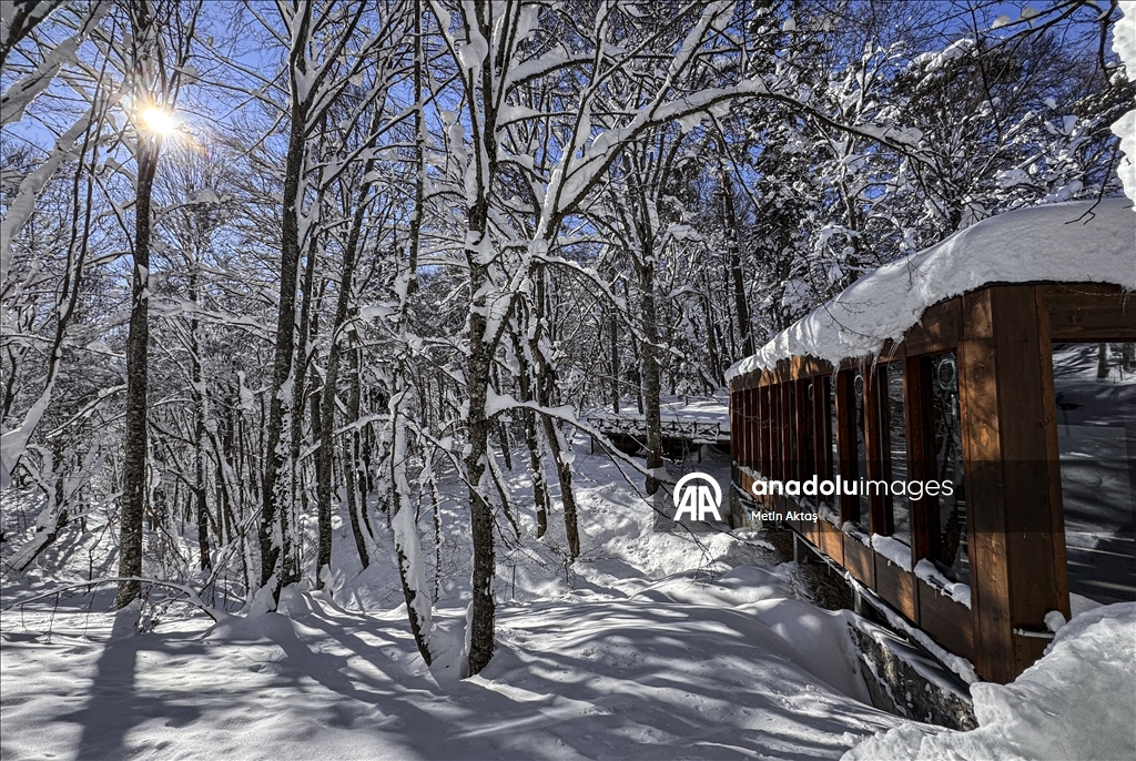 Bolu'da kar manzaralı Cuma namazı