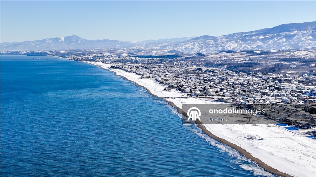 Karla kaplanan Karadeniz sahili ve Büyükmelen Çayı havzası, havadan görüntülendi