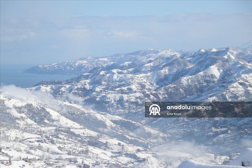 Rize'de kar etkili oldu