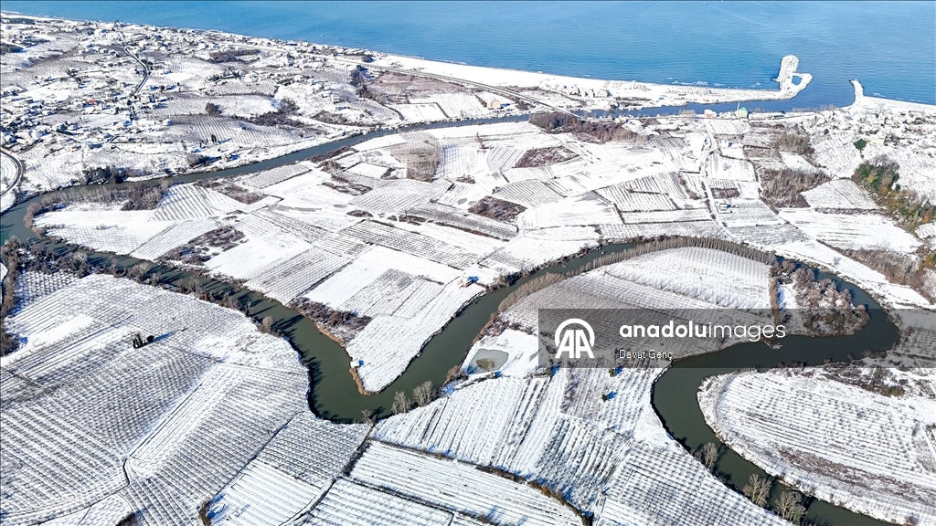 Karla kaplanan Karadeniz sahili ve Büyükmelen Çayı havzası, havadan görüntülendi
