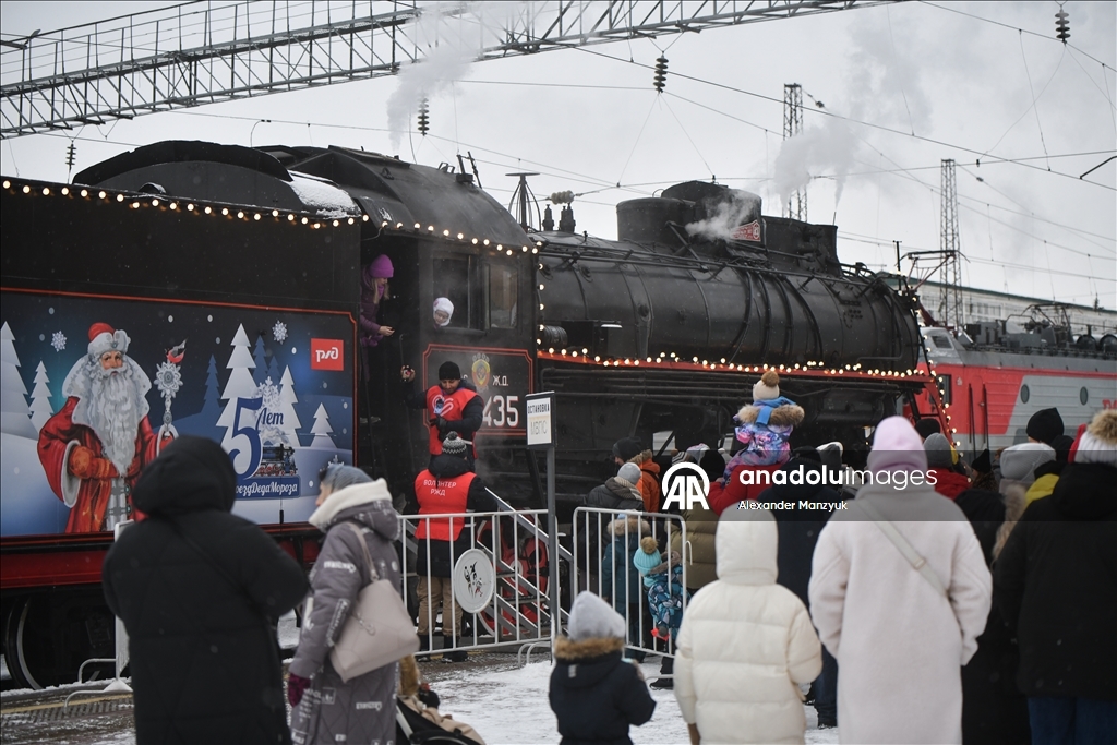 Rusya’nın Noel Baba’sı Ded Moroz’un buharlı treni yola çıktı