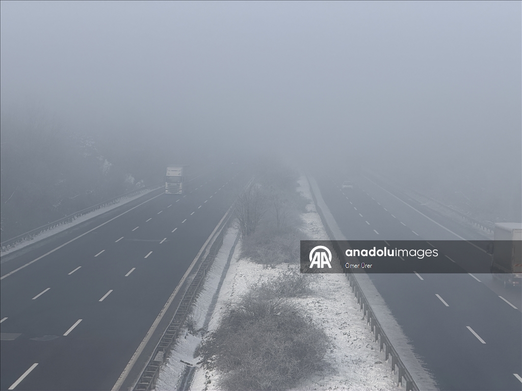 Anadolu Otoyolu'nda sis etkili oluyor