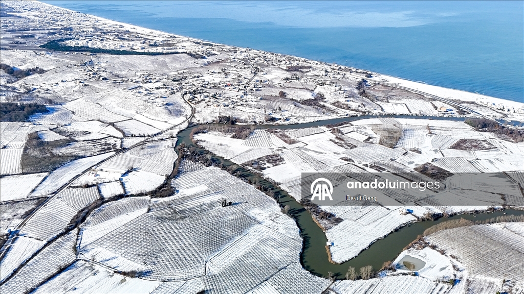 Karla kaplanan Karadeniz sahili ve Büyükmelen Çayı havzası, havadan görüntülendi