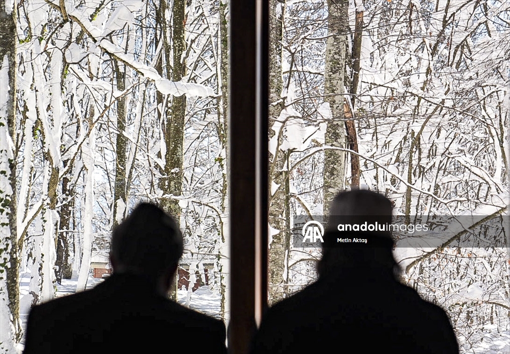 Bolu'da kar manzaralı Cuma namazı