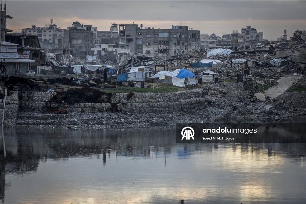 Gazze’de sert hava koşulları, yerinden edilenlerin yaşamını zorlaştırıyor