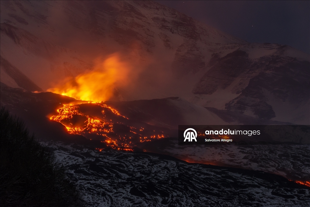 Etna Yanardağı'nda volkanik hareketlilik sürüyor