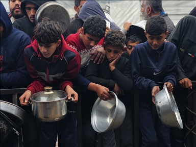 В Газе организована раздача горячей пищи для перемещенных лиц