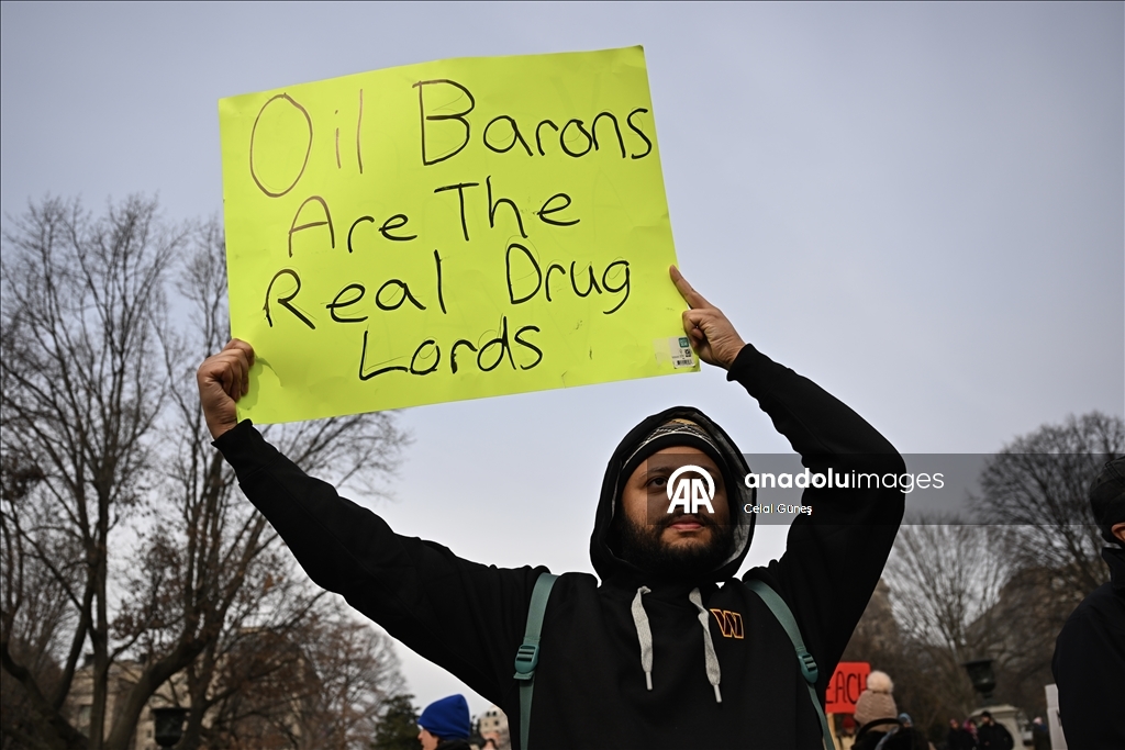 Washington'da ABD'nin Venezuela'ya düzenlediği saldırı protesto edildi