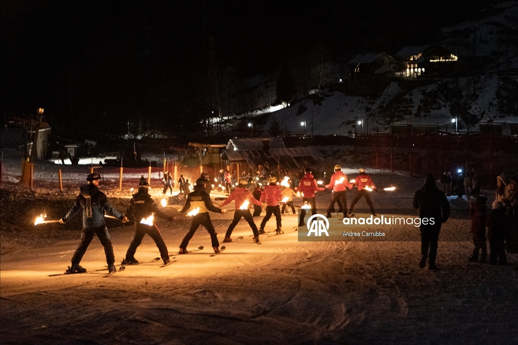 Alagna Valsesia’da Monte Rosa yamaçlarında meşaleli geçit düzenlendi