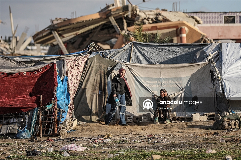 Суровые погодные условия осложняют жизнь перемещенных лиц в Газе