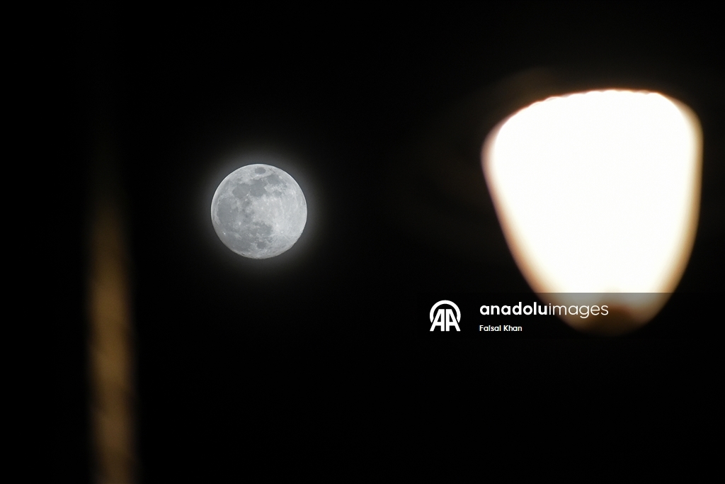 Srinagar'da yılın ilk dolunayı