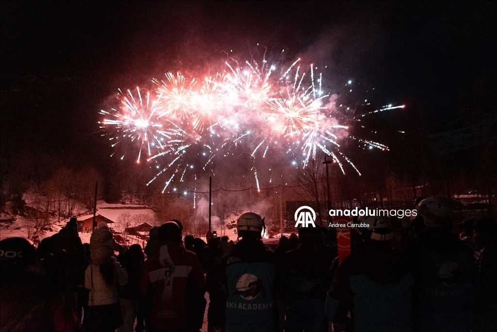 Alagna Valsesia’da Monte Rosa yamaçlarında meşaleli geçit düzenlendi