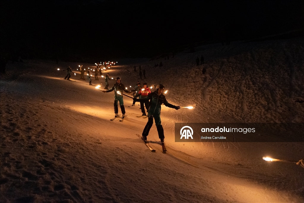 Alagna Valsesia’da Monte Rosa yamaçlarında meşaleli geçit düzenlendi