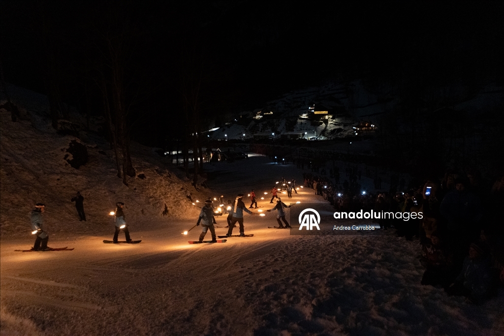 Alagna Valsesia’da Monte Rosa yamaçlarında meşaleli geçit düzenlendi