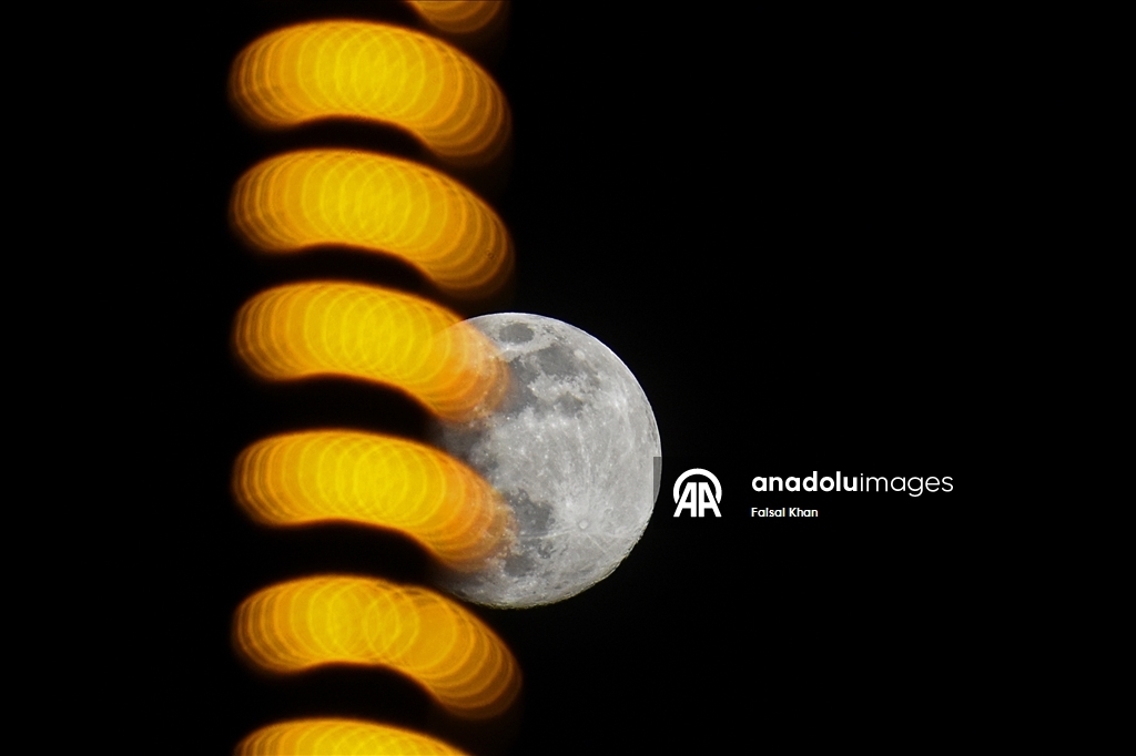 Srinagar'da yılın ilk dolunayı