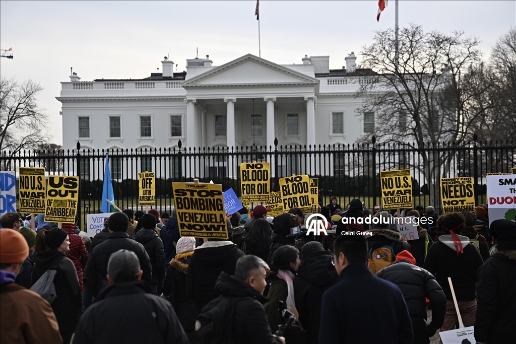 Washington'da ABD'nin Venezuela'ya düzenlediği saldırı protesto edildi