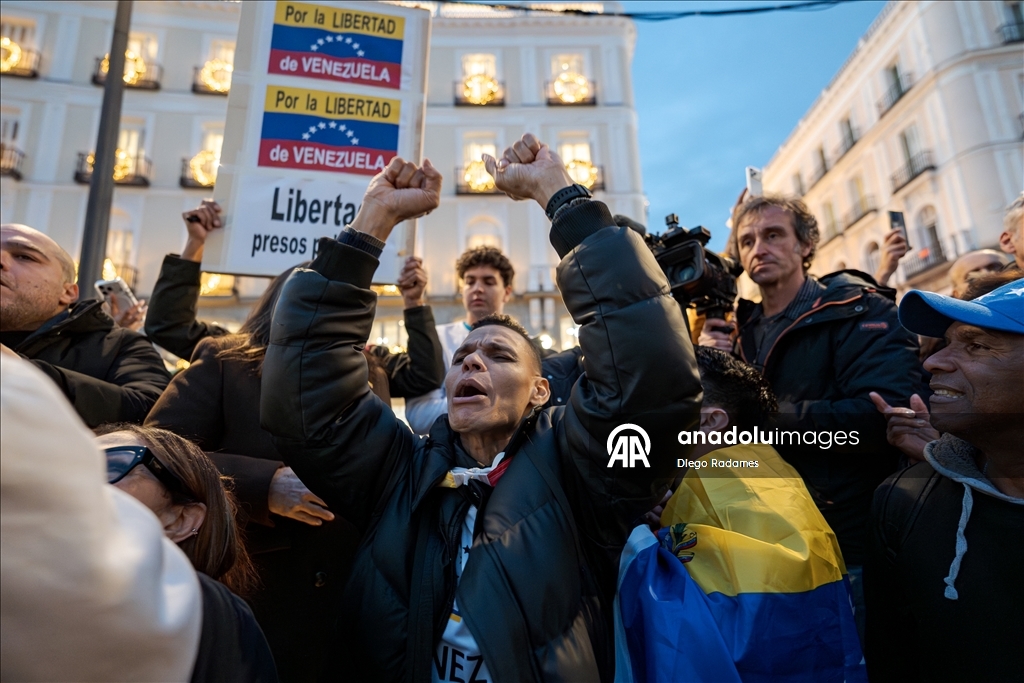 İspanya'daki Venezuelalılar, ABD'nin askeri müdahalesini kutladı