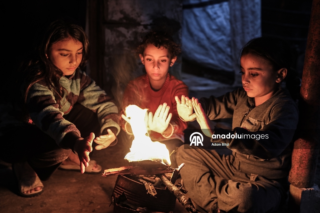 Суровые погодные условия осложняют жизнь перемещенных лиц в Газе