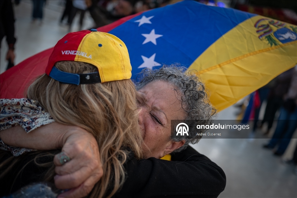 Tenerife'de Venezuelalılar ülkelerindeki gelişmeleri kutladı