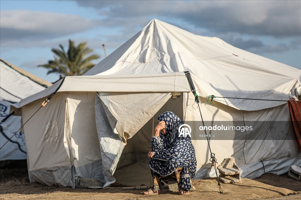 Суровые погодные условия осложняют жизнь перемещенных лиц в Газе