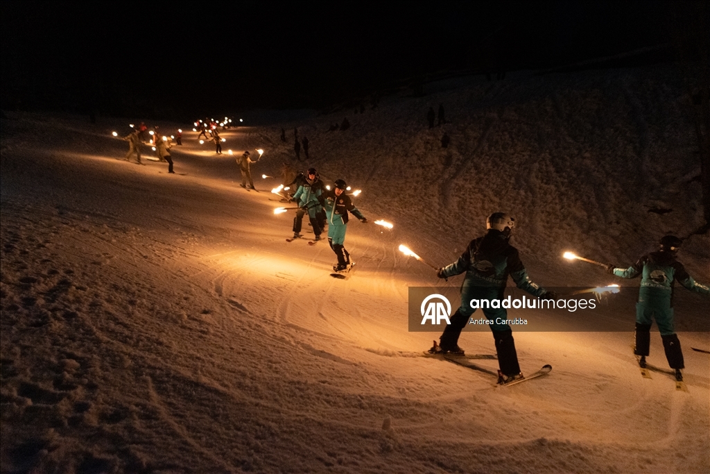 Alagna Valsesia’da Monte Rosa yamaçlarında meşaleli geçit düzenlendi