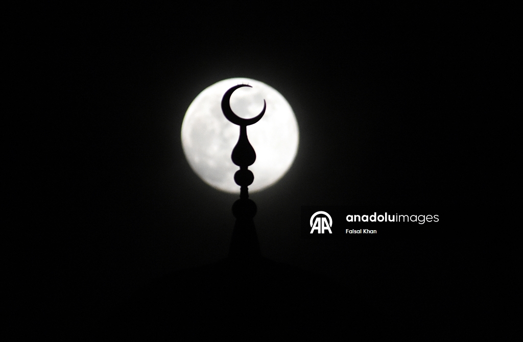 Srinagar'da yılın ilk dolunayı