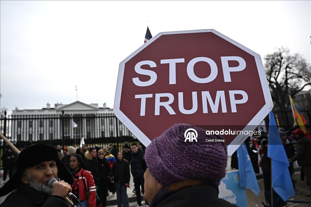 Washington'da ABD'nin Venezuela'ya düzenlediği saldırı protesto edildi