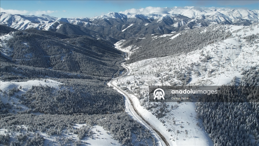 Gümüşhane'nin yüksek kesimlerinde kar etkili oldu