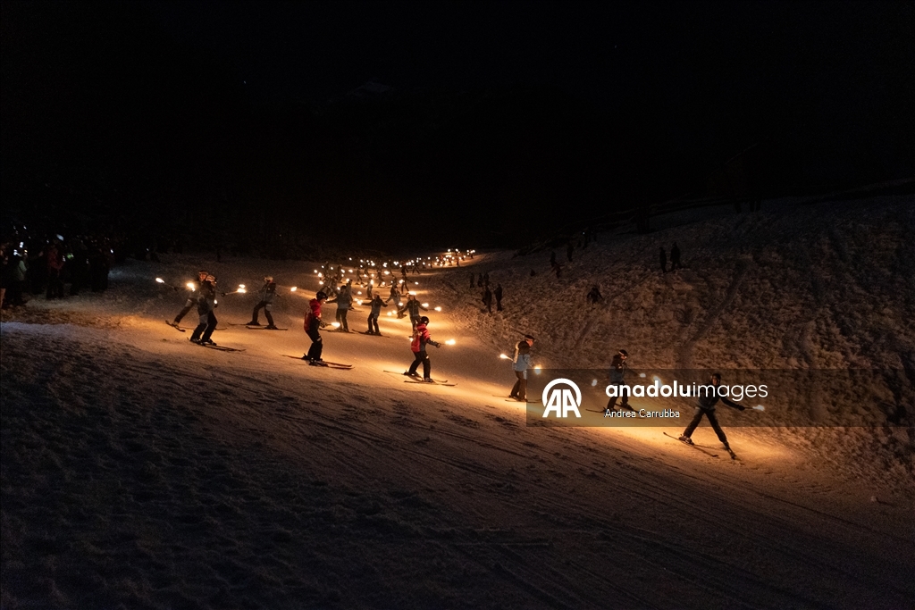 Alagna Valsesia’da Monte Rosa yamaçlarında meşaleli geçit düzenlendi