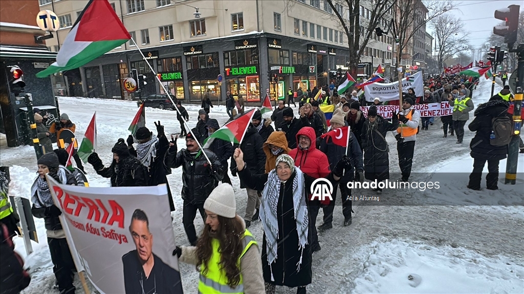 İsveç'te ABD'nin Venezuela'ya, İsrail'in Gazze'ye saldırıları protesto edildi