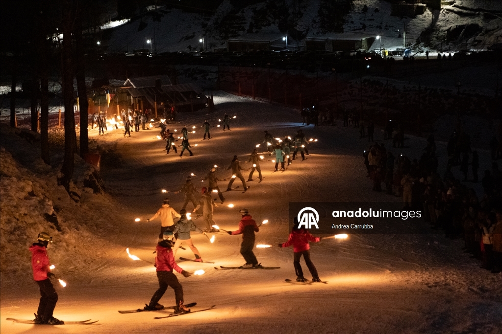 Alagna Valsesia’da Monte Rosa yamaçlarında meşaleli geçit düzenlendi