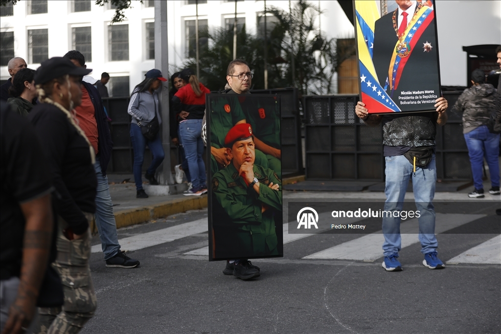 Maduro destekçileri Caracas'ta gösteri düzenledi