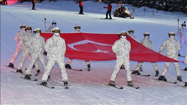 Sarıkamış'ta şehitler için yapılan kardan heykeller açıldı