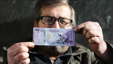 Suriye'de yeni banknotlar piyasaya sürüldü