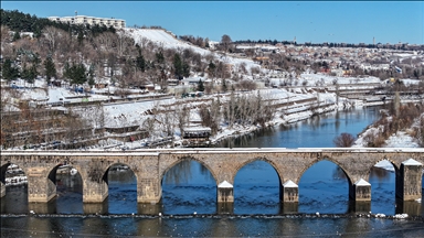 Diyarbakır'daki tarihi yapılar karla kaplandı
