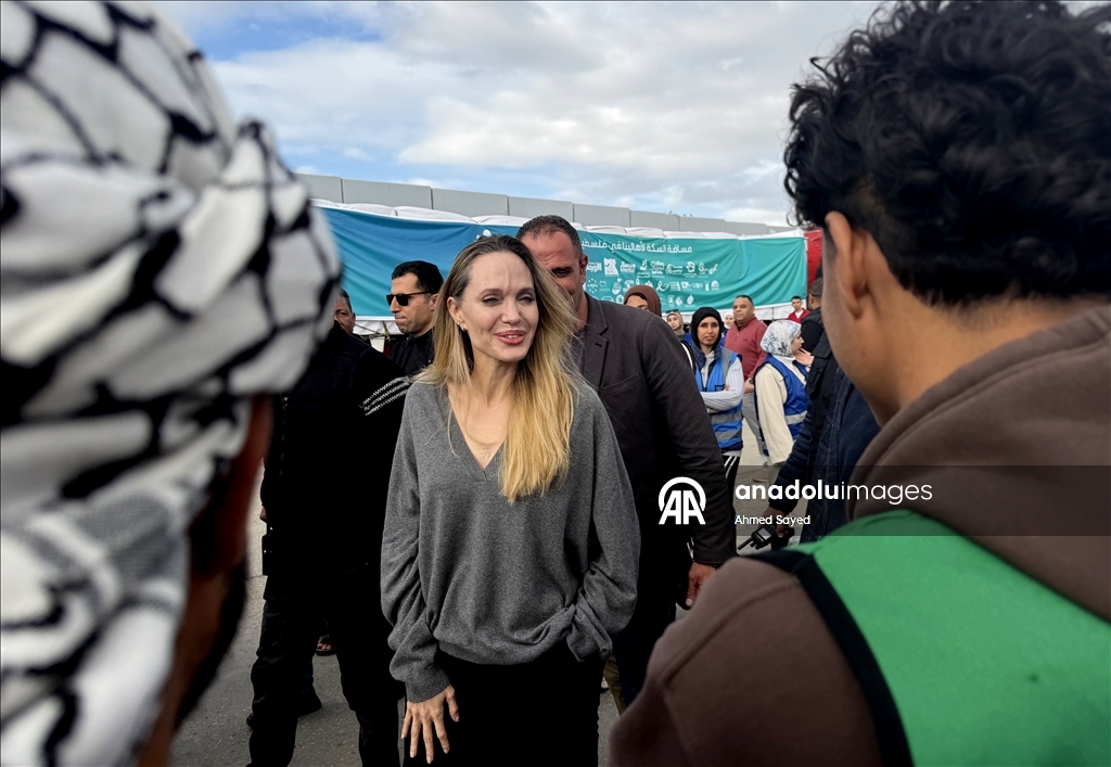Анджелина Джоли заявила о необходимости доставки больше гуманитарной помощи в Газу