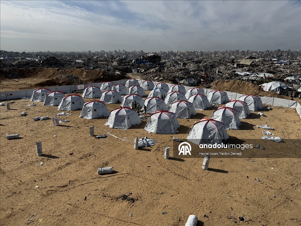 جمعية "خيرات" التركية تقيم مخيما لإيواء 300 نازح في غزة