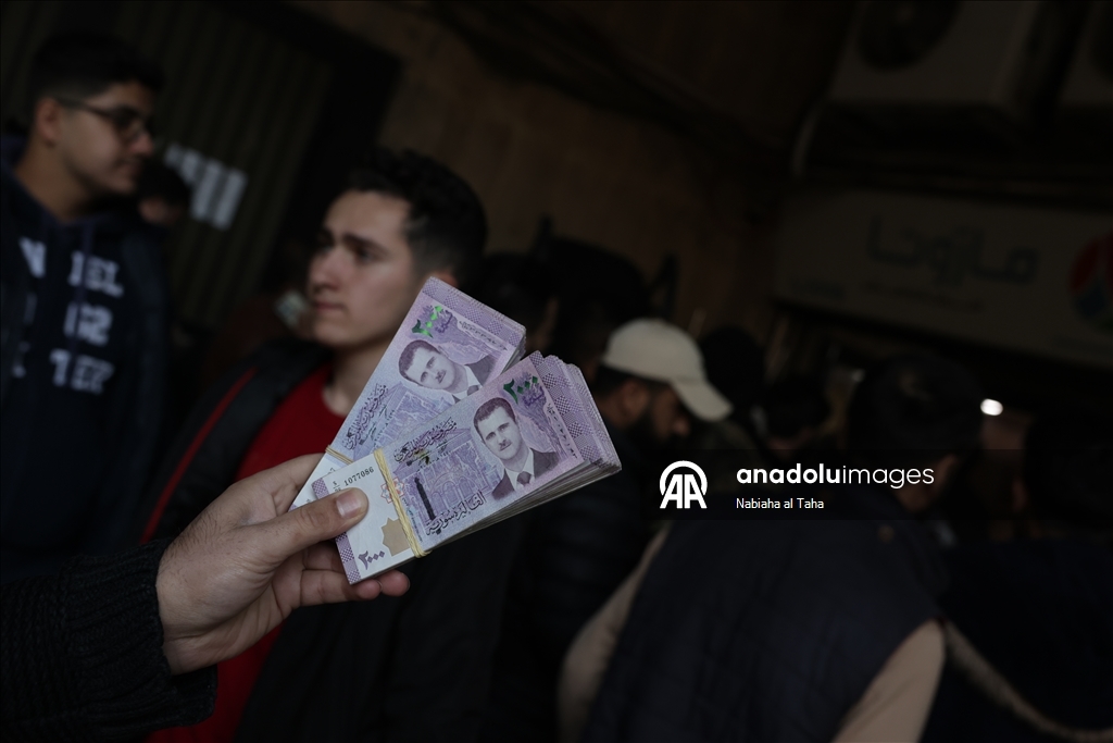 سوريا.. المصرف المركزي يعلن انطلاق عملية استبدال العملة