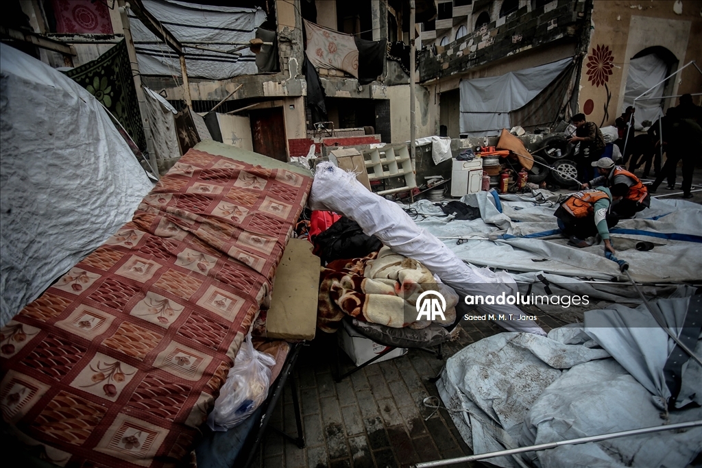 Gazze’de sivil savunma ekipleri sahilde kurulan çadırlarda görev yapıyor
