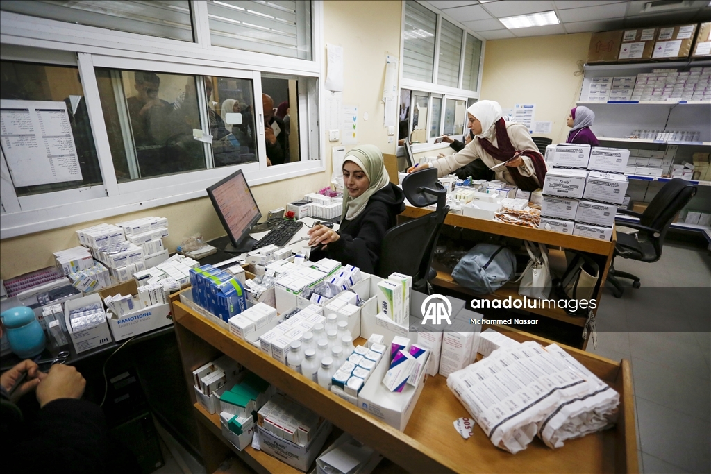 Gazze’de UNRWA kliniği, ilaç ve malzeme eksikliğine rağmen hizmet vermeyi sürdürüyor