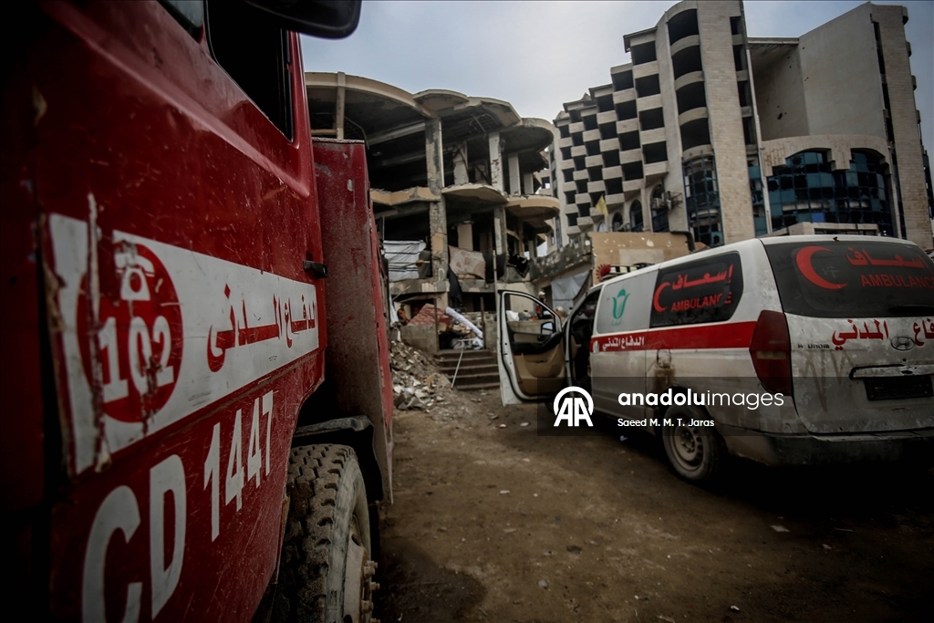 Gazze’de sivil savunma ekipleri sahilde kurulan çadırlarda görev yapıyor