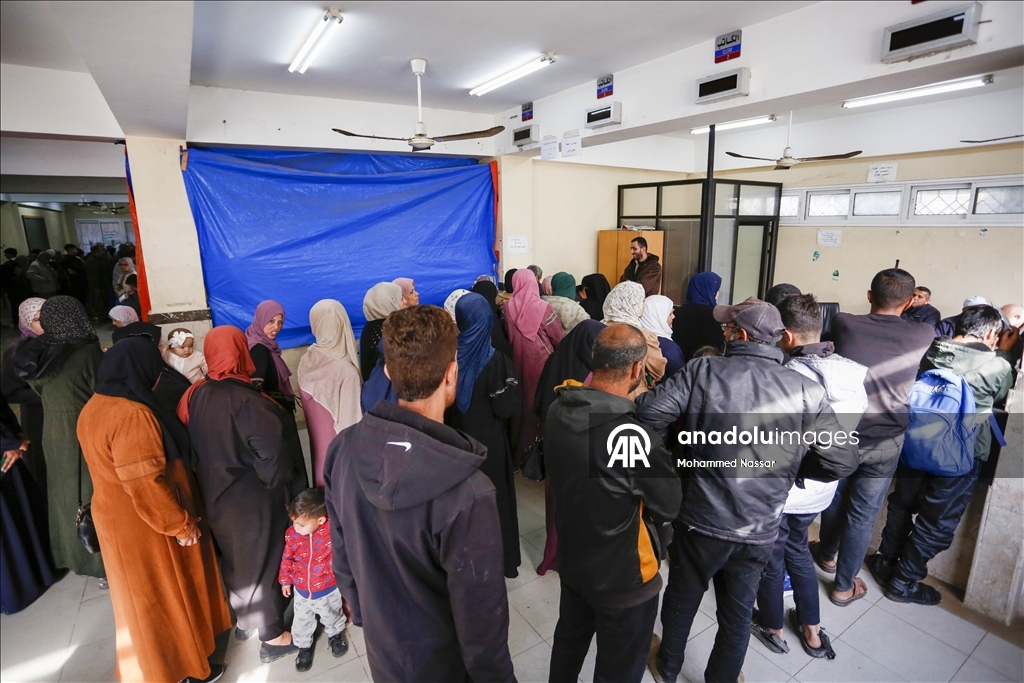 Gazze’de UNRWA kliniği, ilaç ve malzeme eksikliğine rağmen hizmet vermeyi sürdürüyor