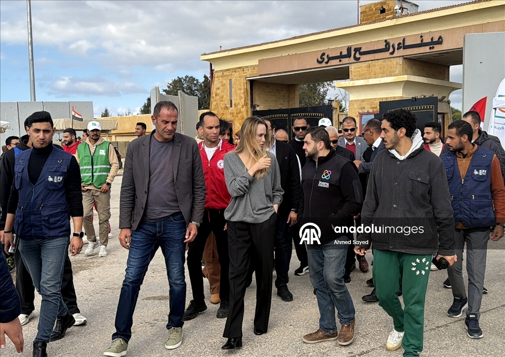 Анджелина Джоли заявила о необходимости доставки больше гуманитарной помощи в Газу