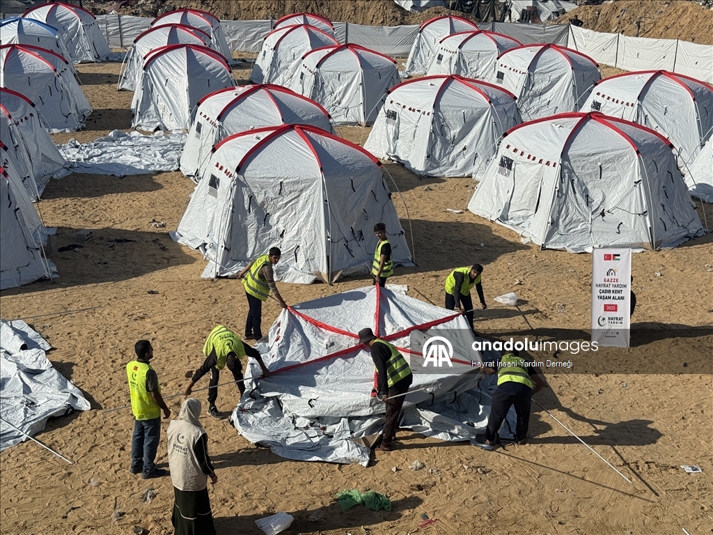 جمعية "خيرات" التركية تقيم مخيما لإيواء 300 نازح في غزة