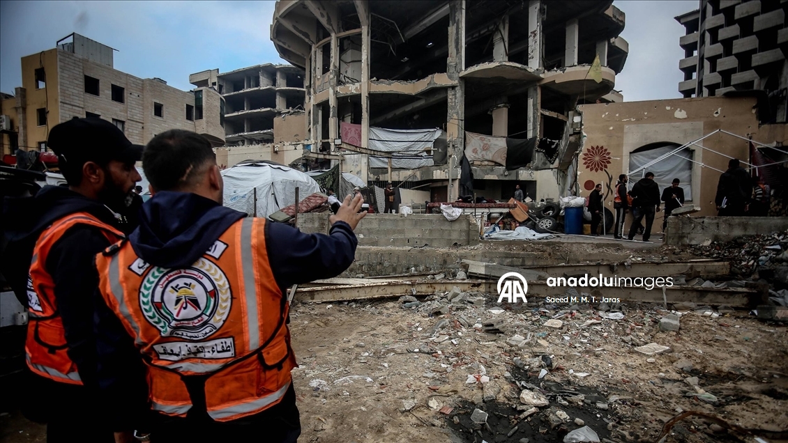 Gazze’de sivil savunma ekipleri sahilde kurulan çadırlarda görev yapıyor