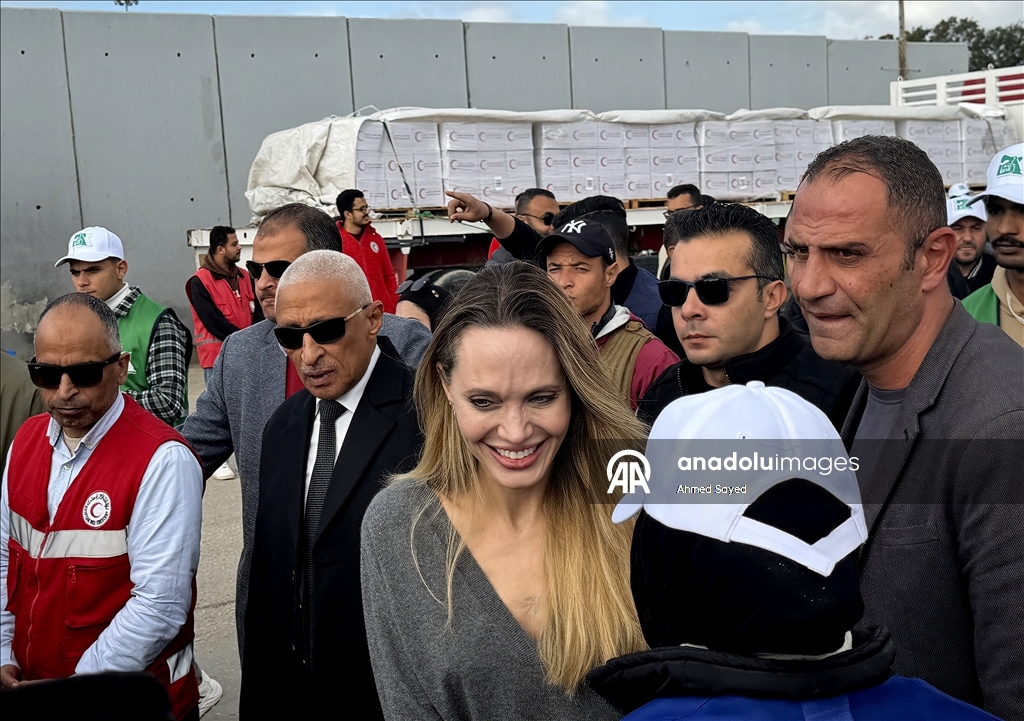 Анджелина Джоли заявила о необходимости доставки больше гуманитарной помощи в Газу