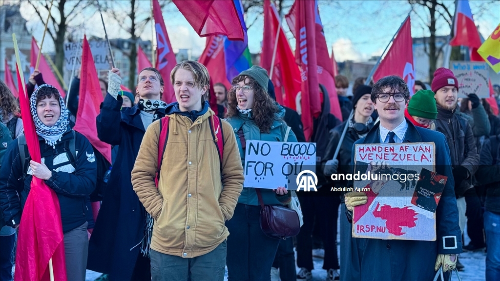 Hollanda’da ABD’nin Venezuela’ya askeri müdahalesi protesto edildi