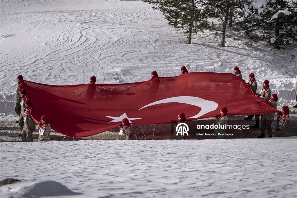 Türkiye, Sarıkamış şehitlerini anmak için Allahuekber Dağları'nda bir araya geldi