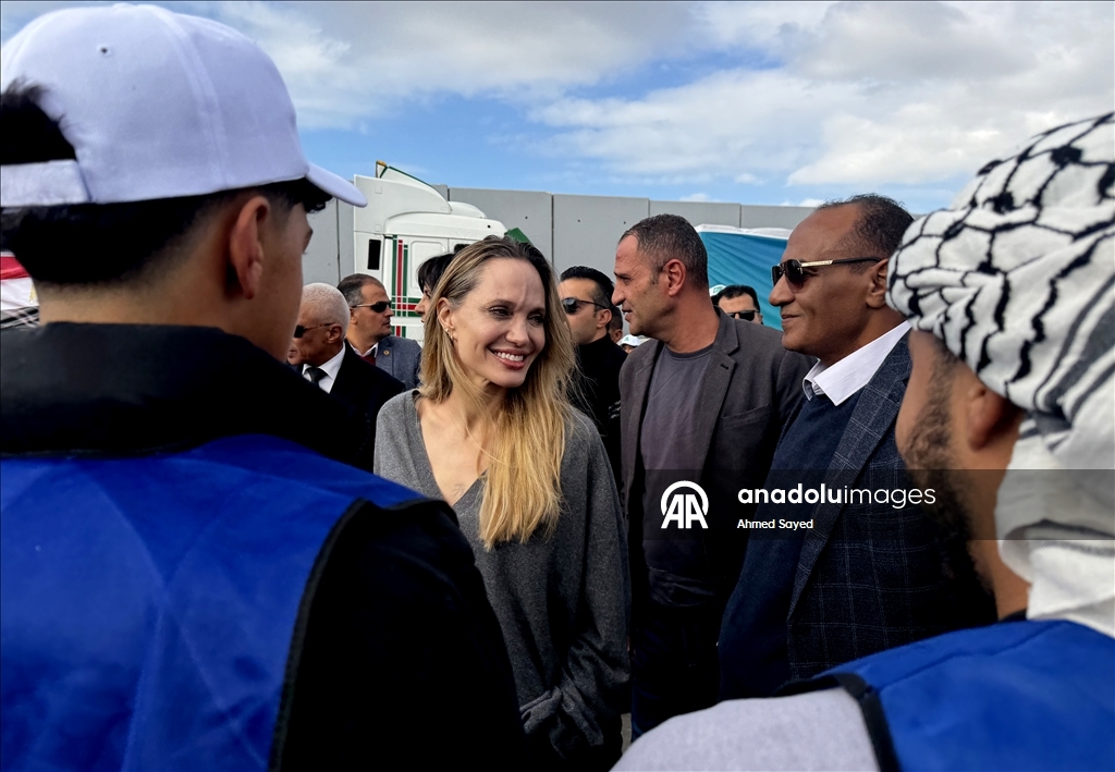 Анджелина Джоли заявила о необходимости доставки больше гуманитарной помощи в Газу